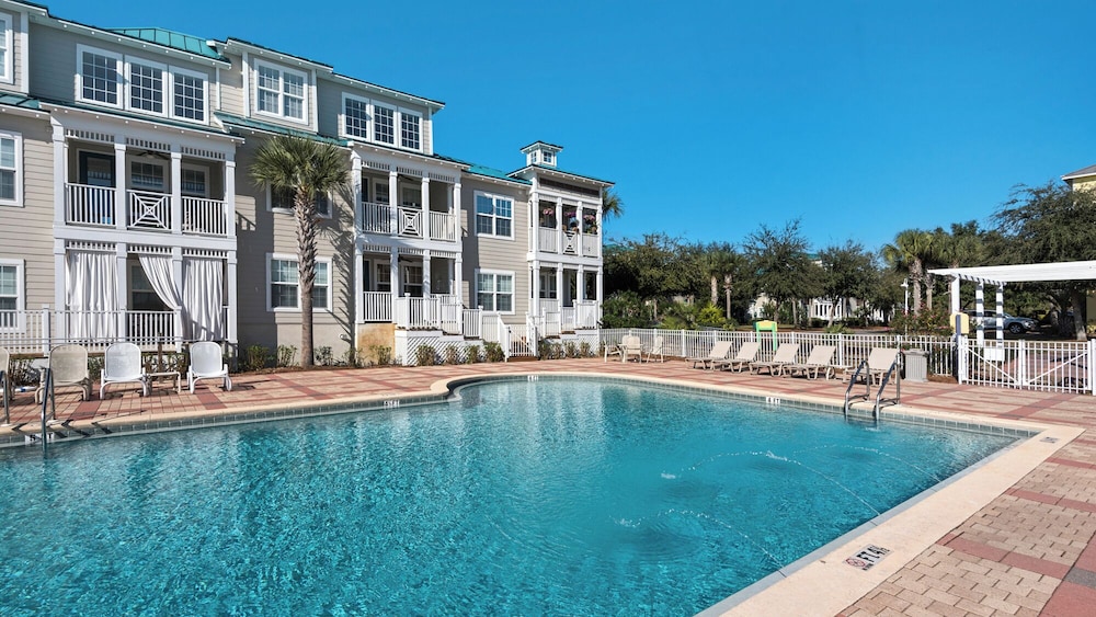 3br/2ba, Sleeps 6, BBQ Grill, Pool, Beach Access + Free Attraction Tickets!