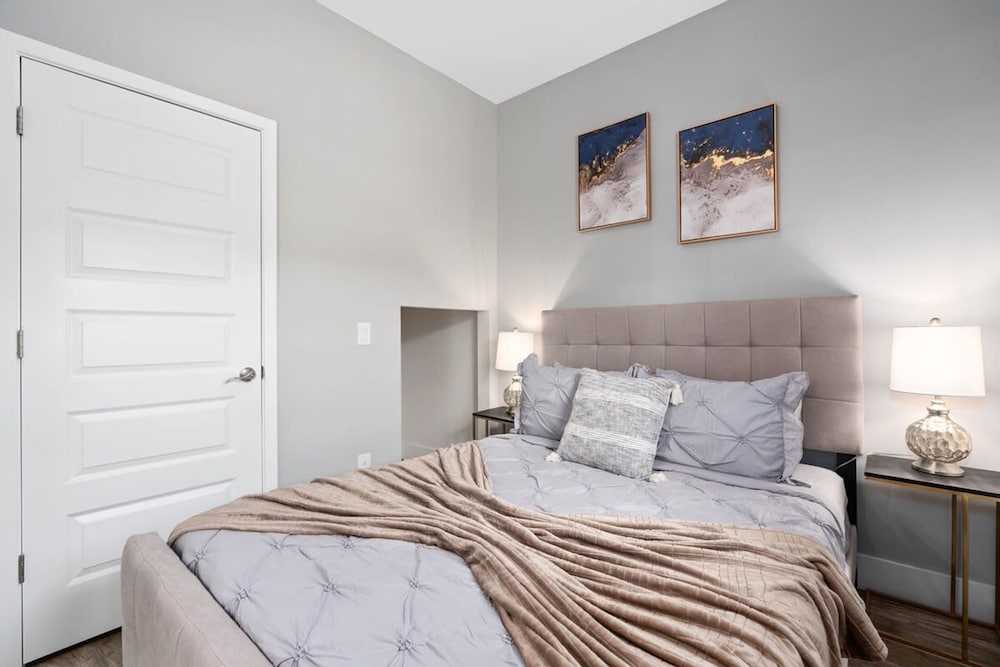 Super Cool- Sleeps 17 Newly Built Near Parks