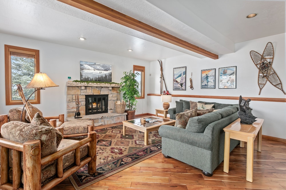 Queen Esther Drive Home at Deer Valley Resort - 4 Bedroom Home with Hot Tub #2436 4 Condo