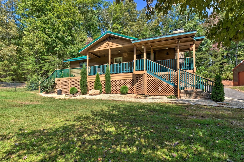 Murphy Cabin w/ Deck, Grill & Private Pond!