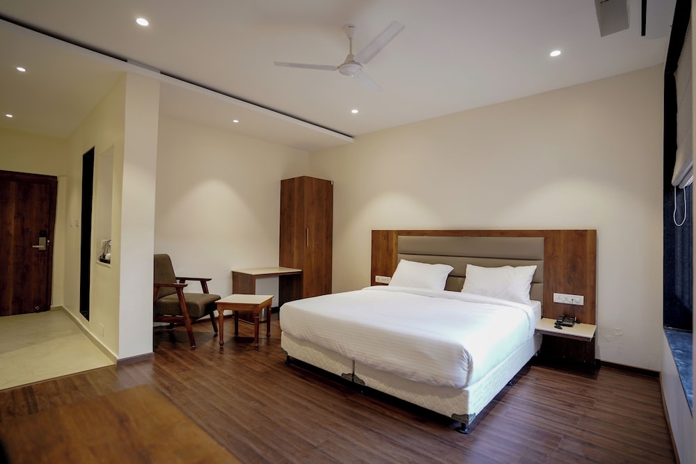 THE AMBER HOTEL