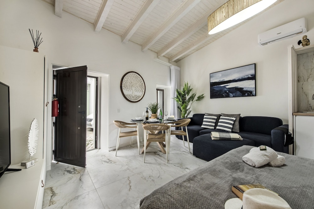 Alca Arias Suite 20