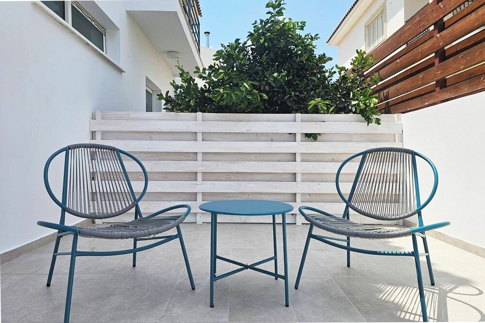 Phaedrus Living Olga Residence