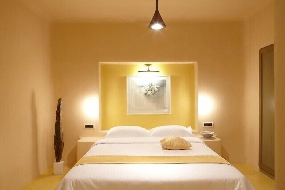 Voreina Gallery Suites photo 3