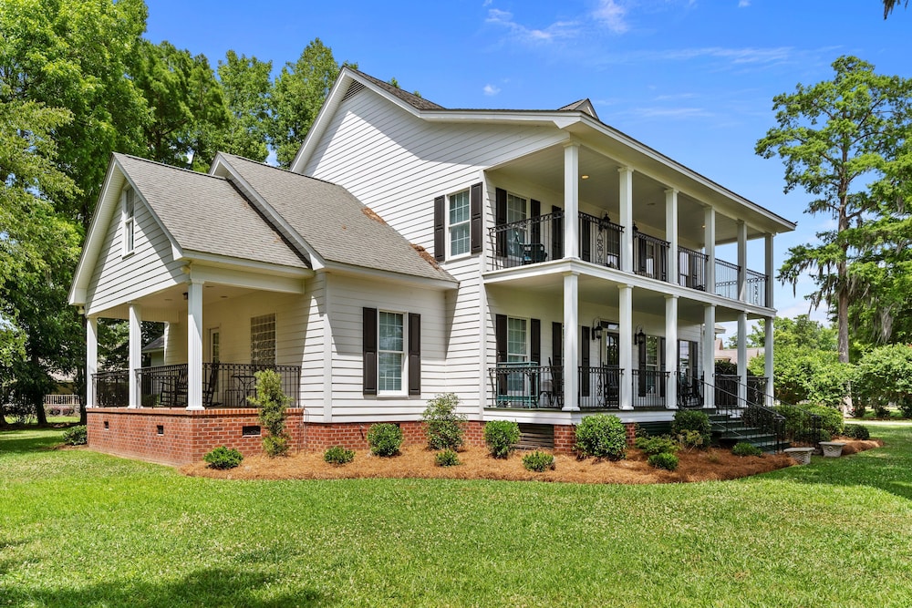 Lake Escape - Lake Waccamaw 7 Bedroom Home