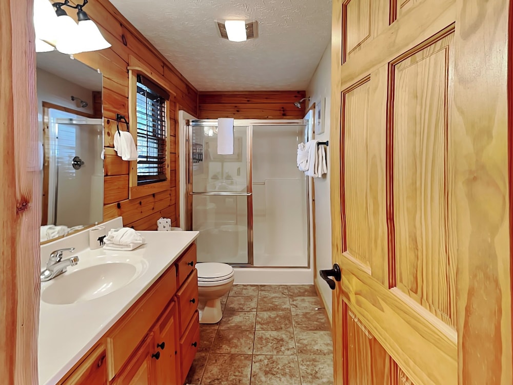 Smoky Bear Hideaway by Jackson Mountain Rentals