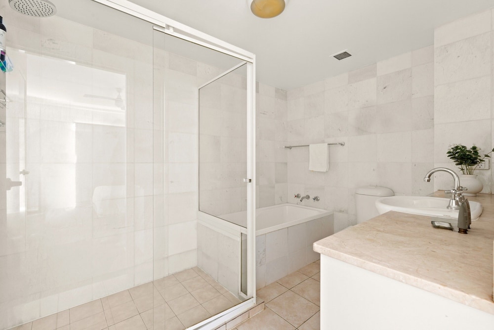 Spacious 2-bed, 2-bath Moments From Avalon Beach