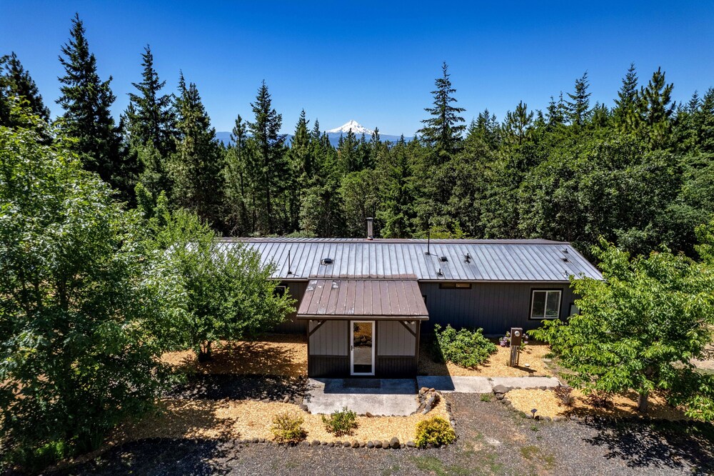 Orchard Haven Guest House 2 Bedroom Home by RedAwning