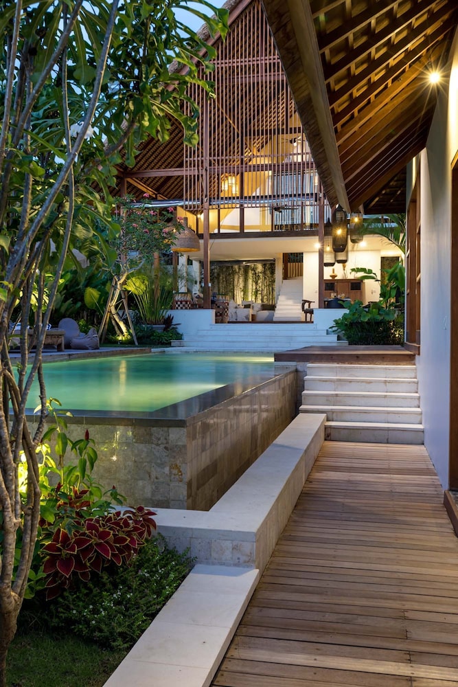 Villa Chempaka by Alfred in Bali - New Luxe Tropical 4BR Dream Villa in Canggu