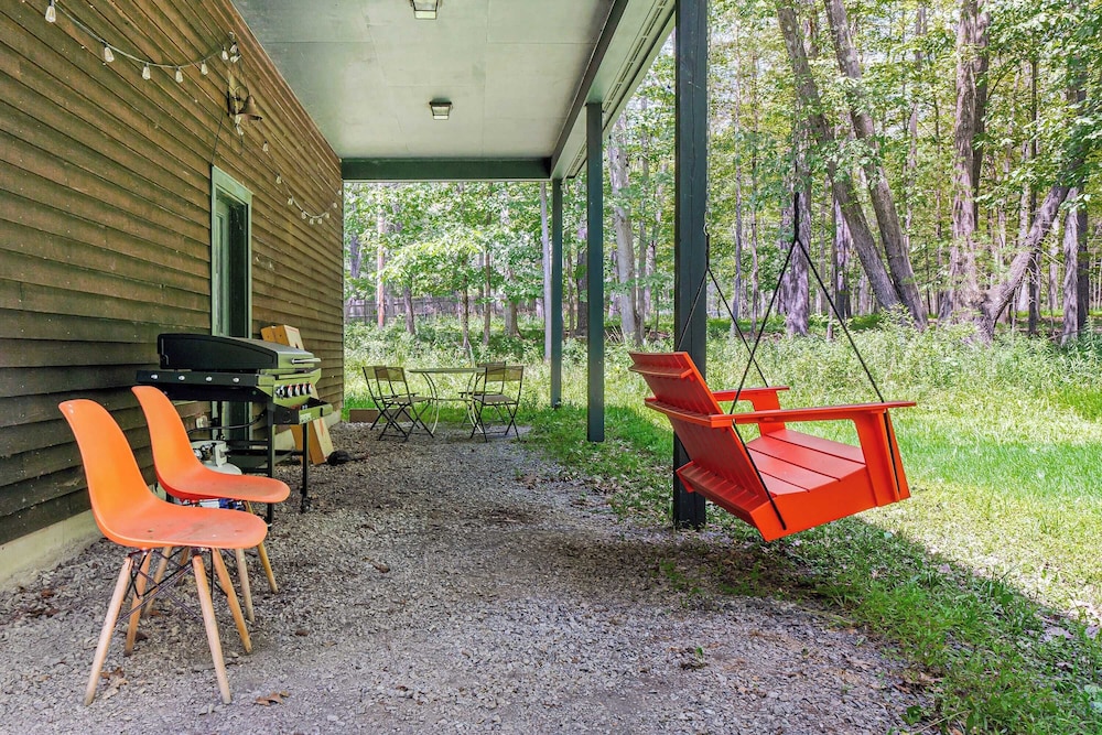 Pool+hot Tub, Firepit Near Hikes, Shops, Dining Cragswood Lodge by Avantstay