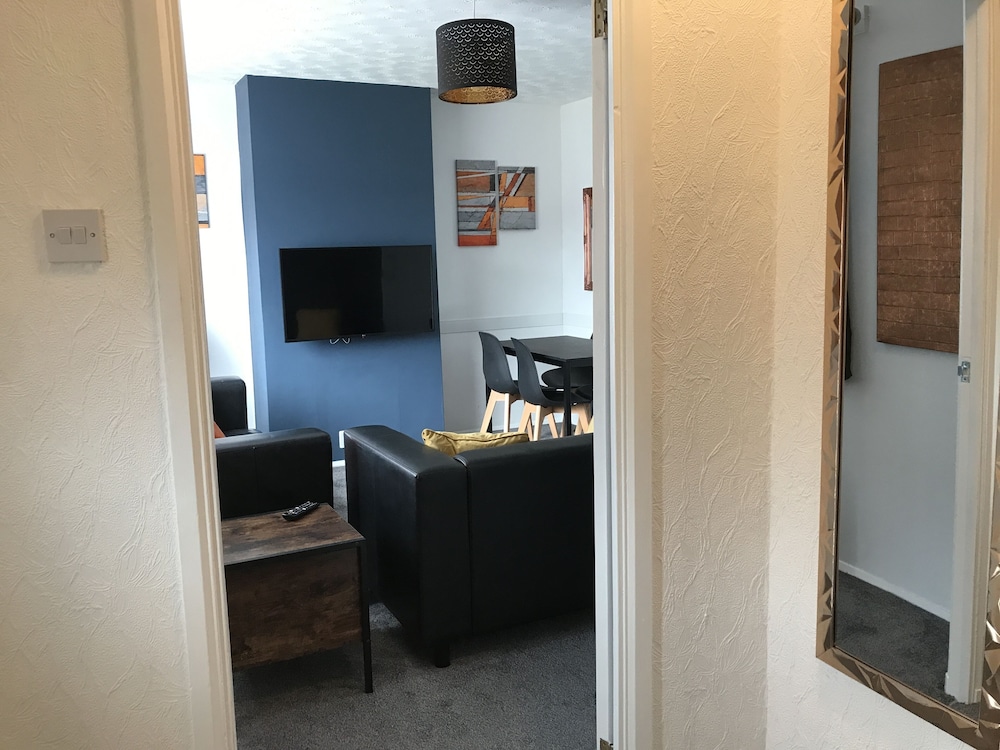 Modern 3-bed House With Parking Bamber Bridge, Preston view 3