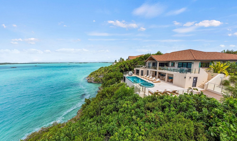 Alta Bella Villa w Nordic Spa Concierge