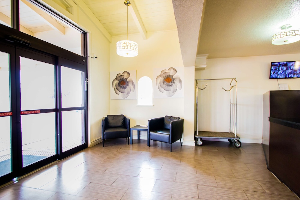 Motel 6 Austin, TX - Midtown - Image 4