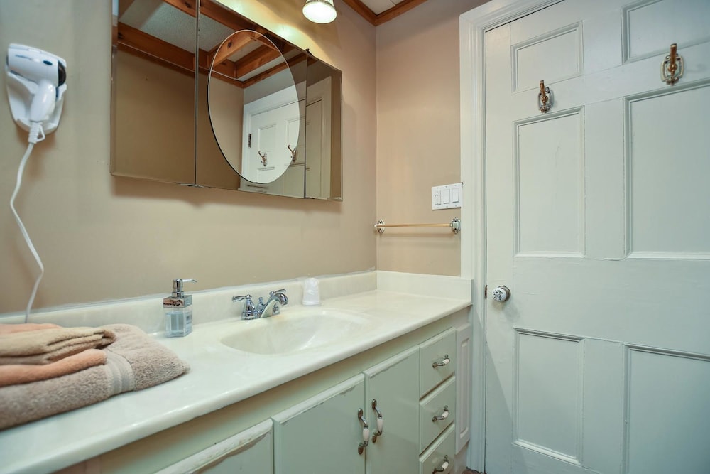 Brockville Vacations - The Noble Suites - Property Image 12