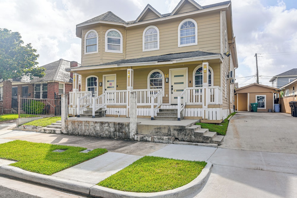 2 Mi to Dtwn: Walkable Apt in Houston!