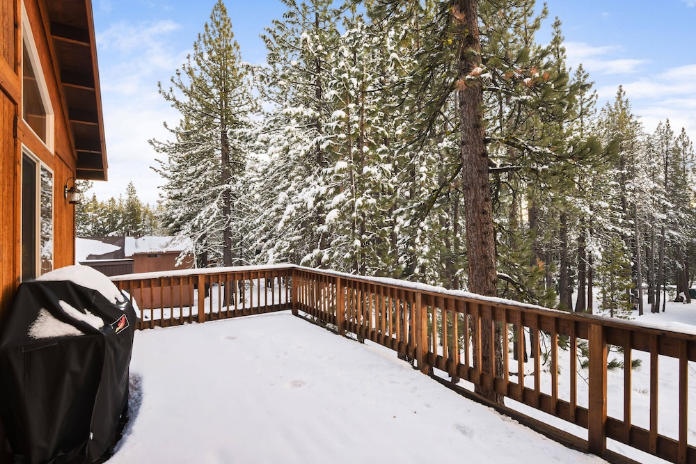Quaking Cabin Gas BBQ & Amenities Access! view 4