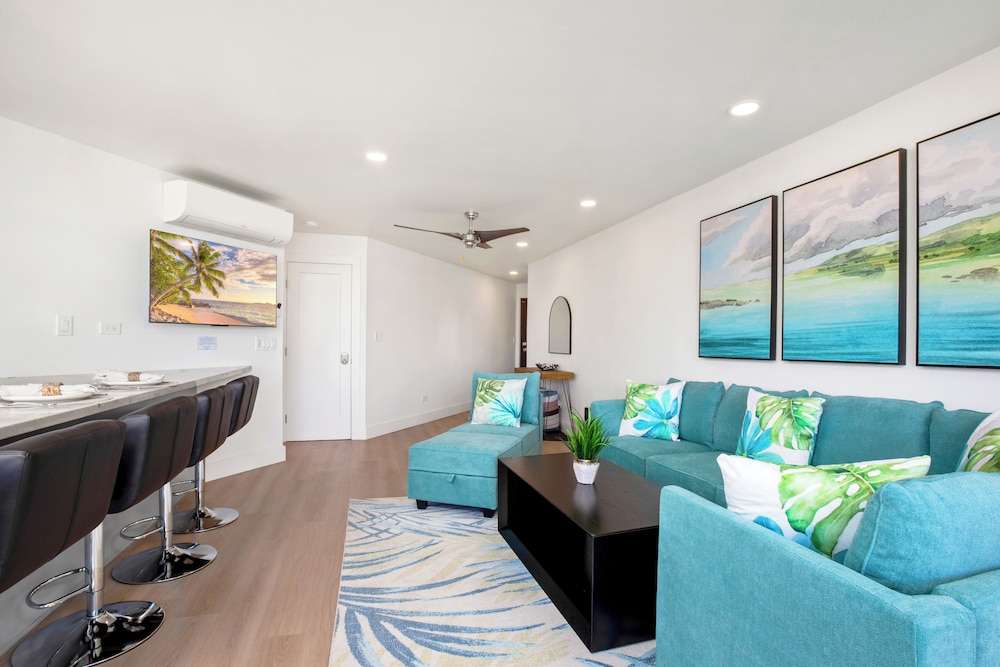 2BR/2BA Oceanfront Condo in Maui Sunset