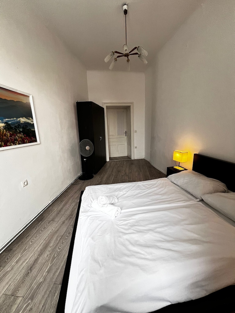 Cozy 2BR Apartment Near Meidling Station