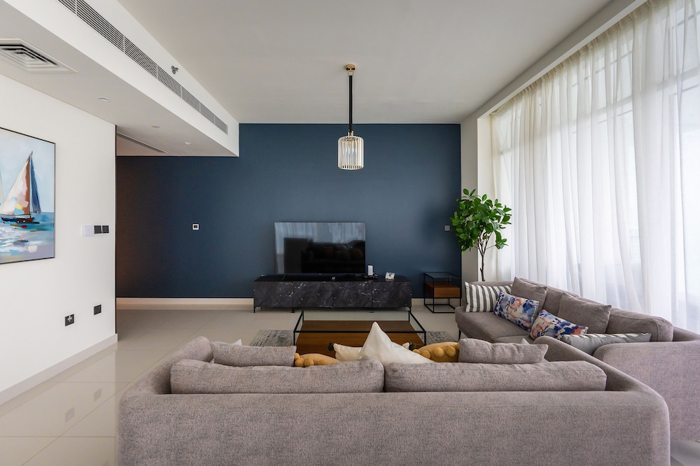 Glamorous 3BR with Marina view