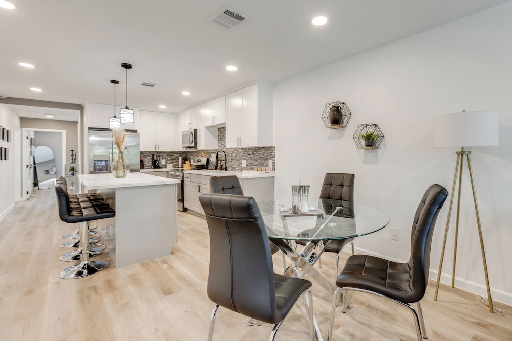 Updated Home w/ Hot Tub in Houston's Northside!
