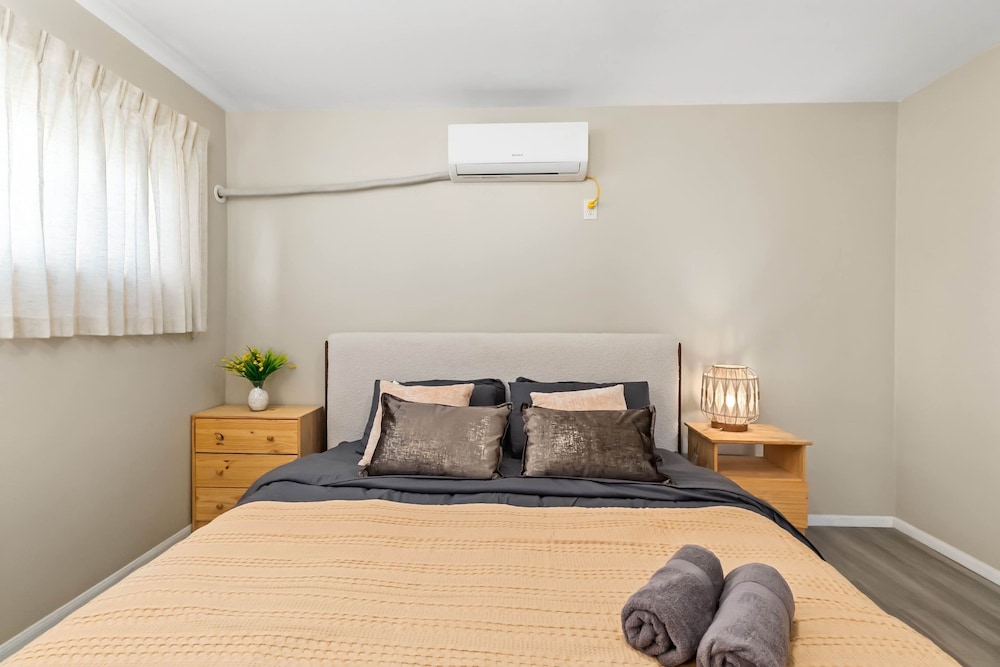 Cozy 2BR Home With Bright Interior Relaxing Patio