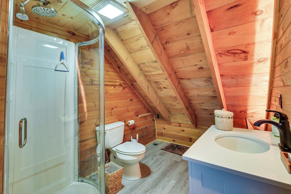 Charming Wellesley Island Cabin Near State Parks view 2