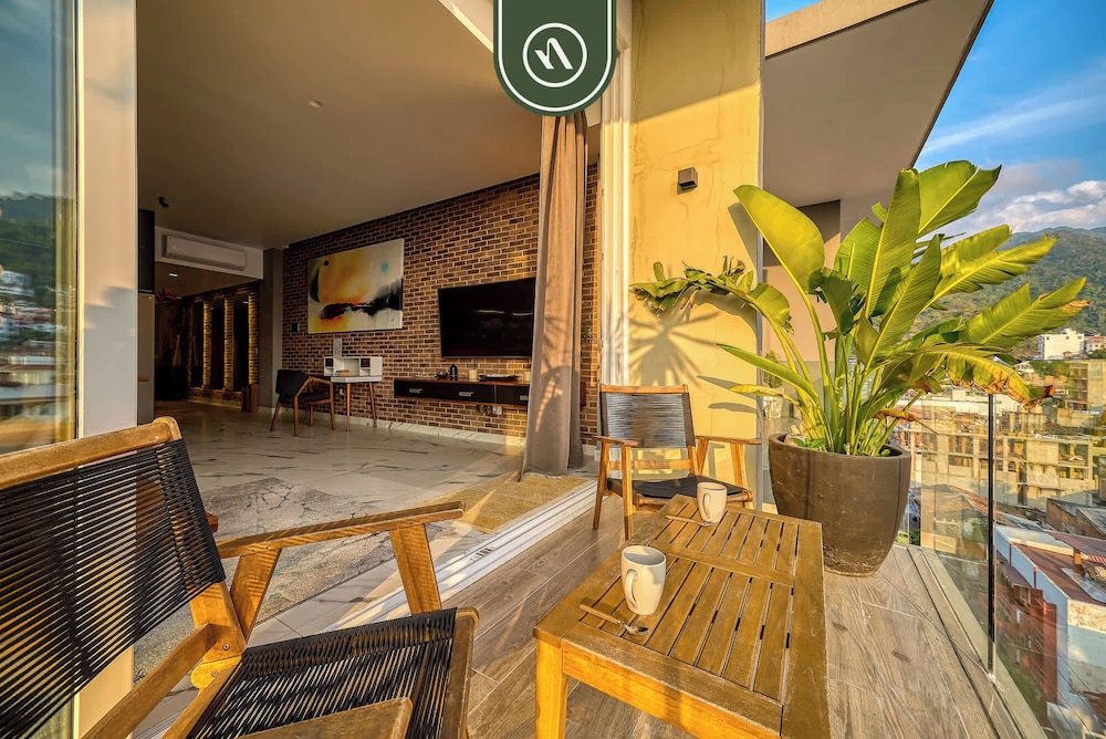 Amazing 1BR Penthouse With Balcony - Gym - Pool