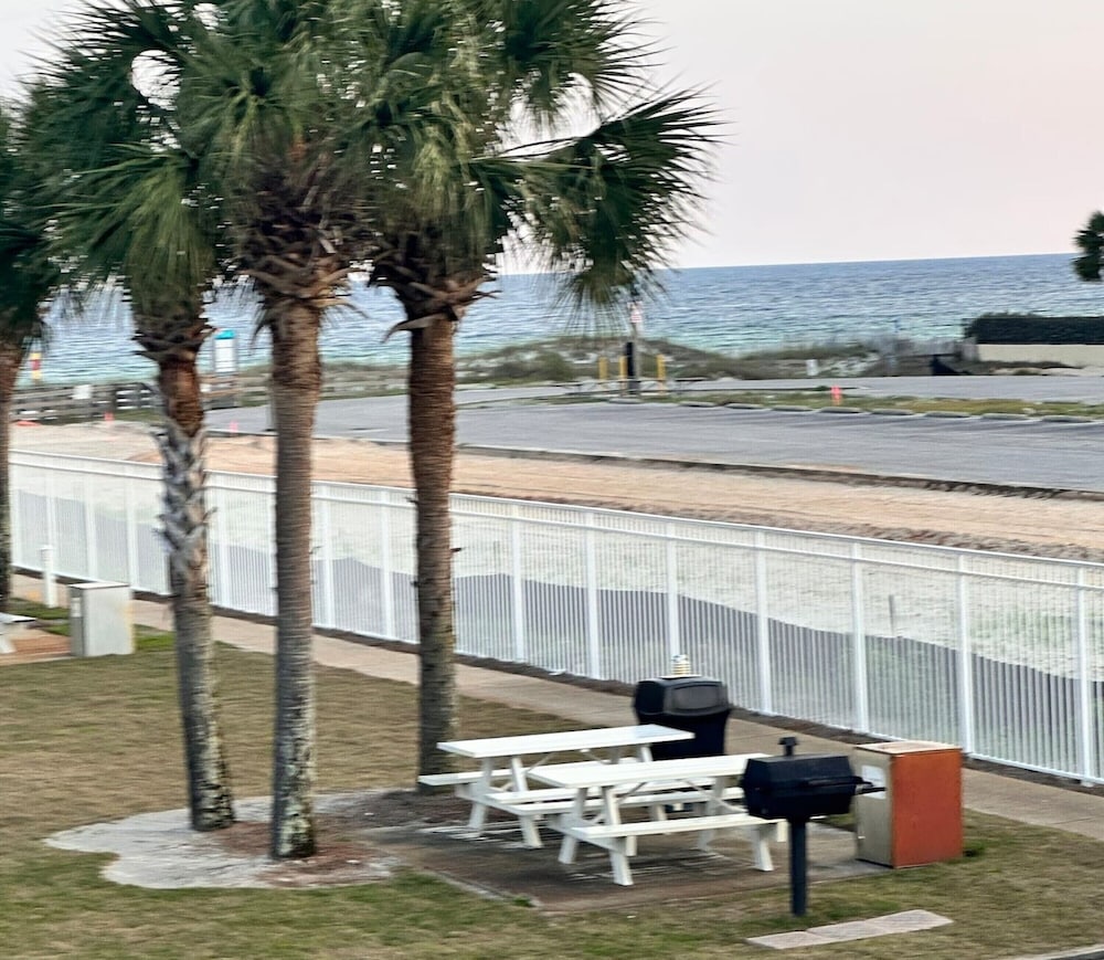 Seaside Beach & Racquet Club 2207