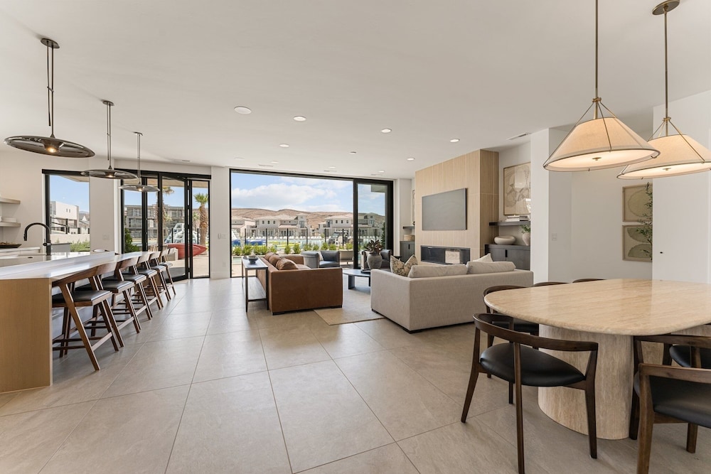 Luxury Beachside 7 Bedroom Home