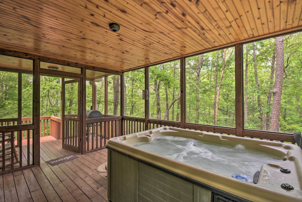 The Honeybee Cabin w/ Private Porch + Hot Tub view 4