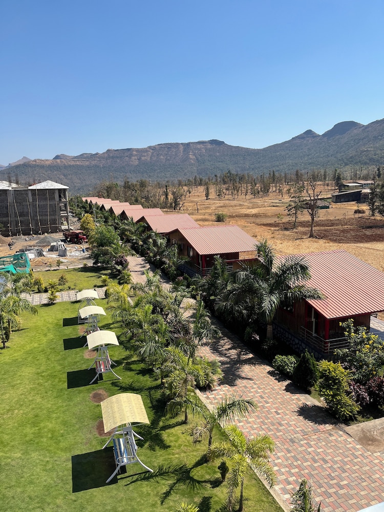 Daksh The Valley Resort - Saputara