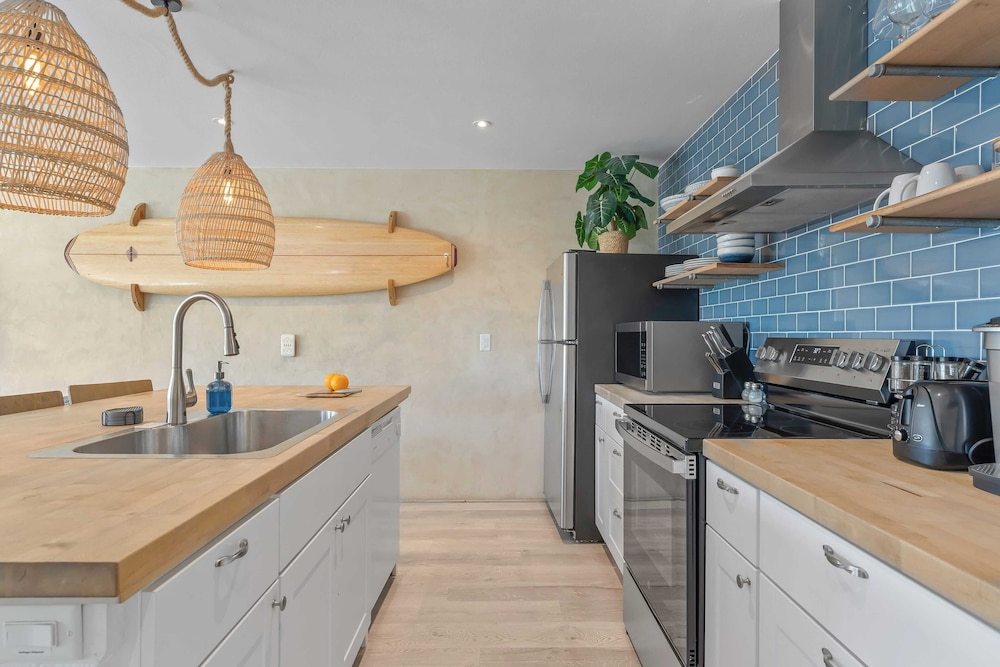 Modern San Clemente Duplex 2 Units w/ Ocean Views, Walk to Trestles Beach