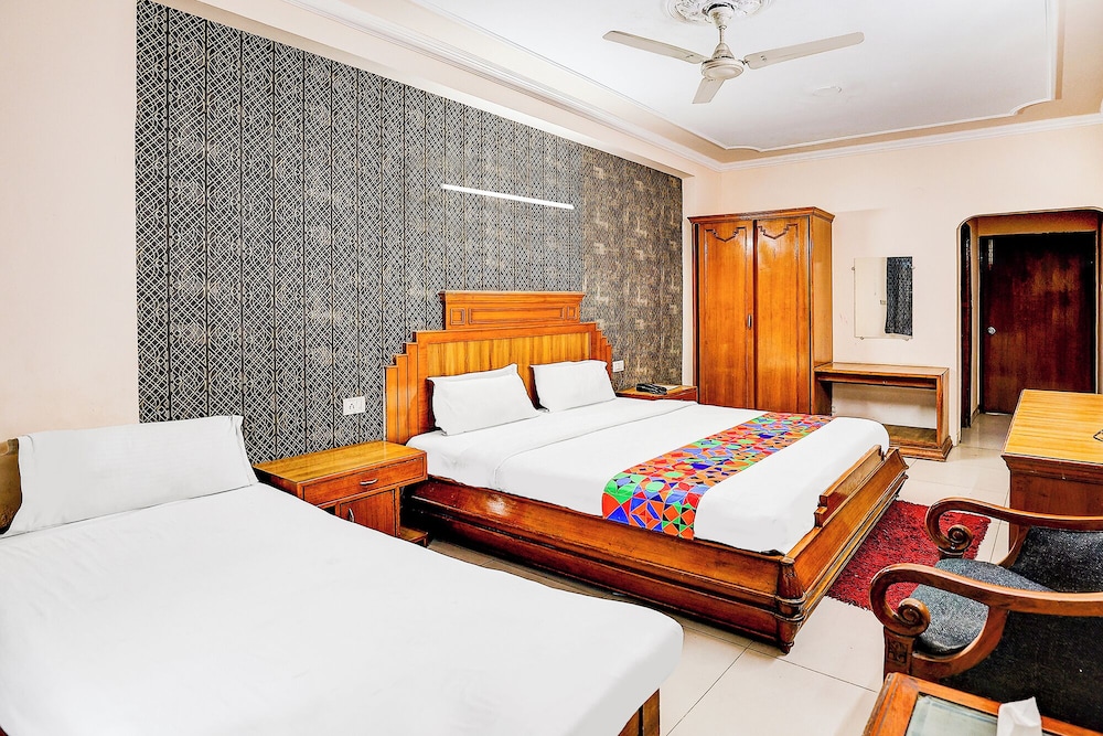 Fabhotel Gold Palace
