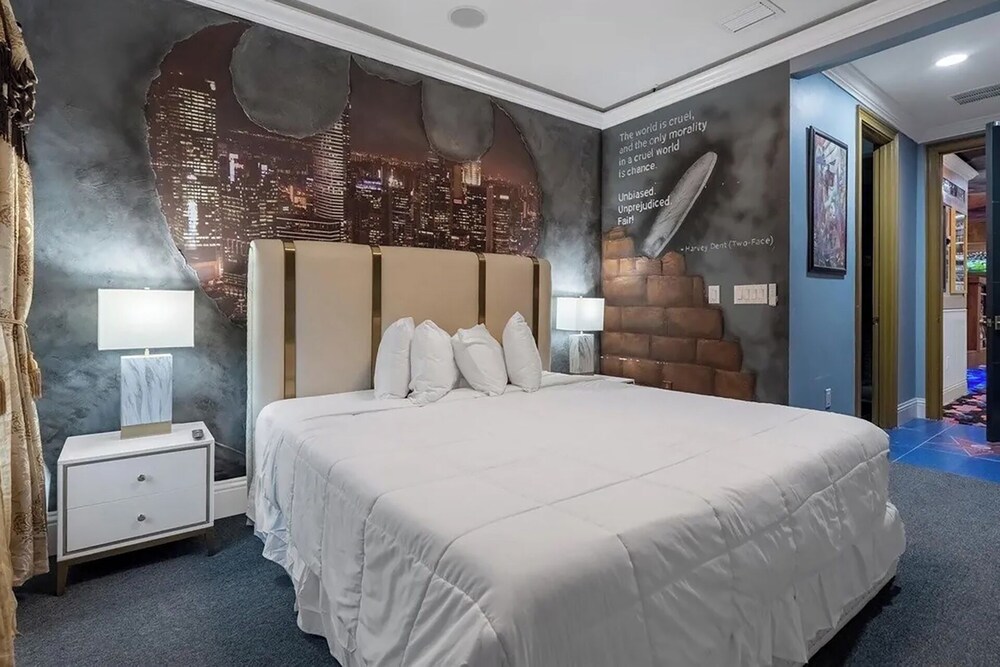 Luxury Mansion w Pool Sleeps 60 - Image 2