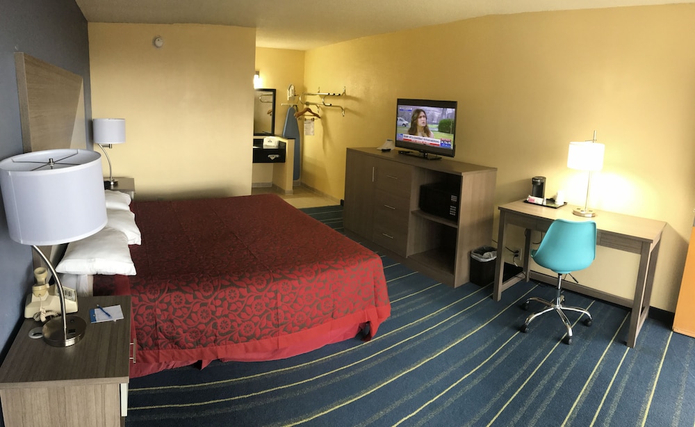 Days Inn by Wyndham Salem, Illinois view 5