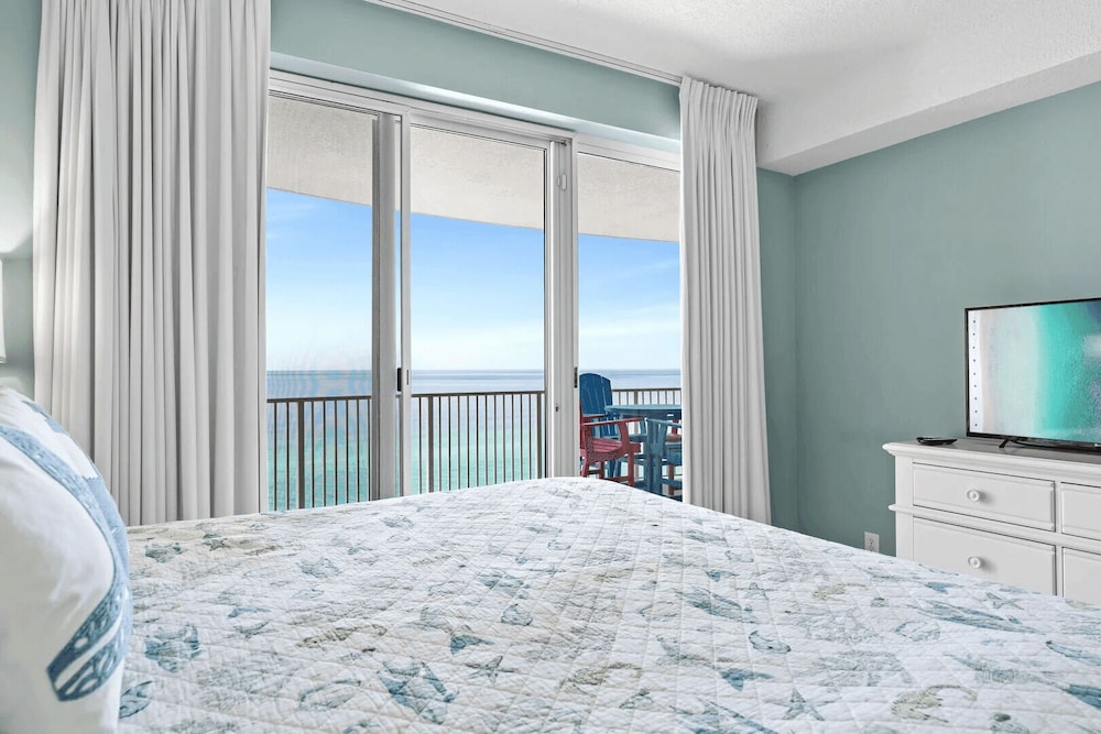 Beachfront Access, 2 Pools, Beach Service w/ Chairs Emerald Isle Resort 1308