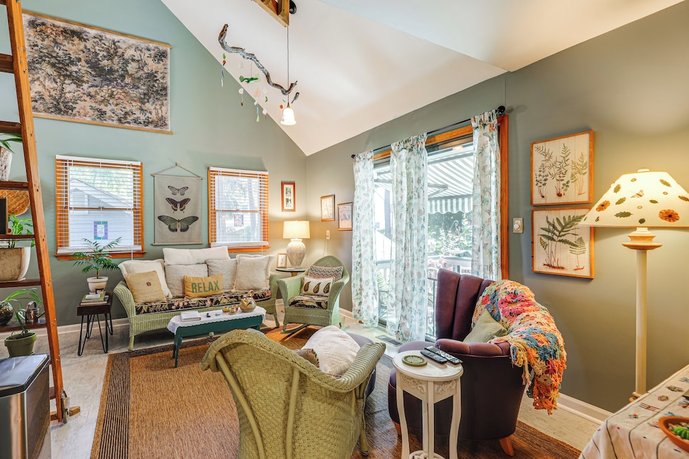 Unique & Artistic Retreat Near Rehoboth Beach!
