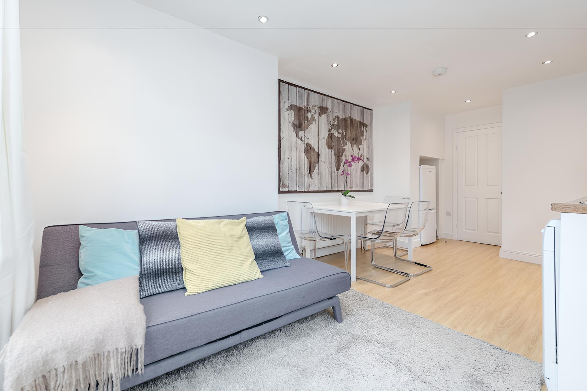 Clapham 2Bed with Patio by BaseToGo