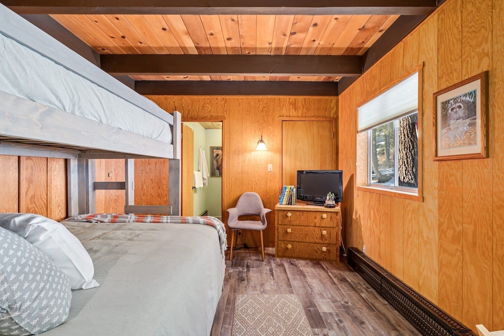 Awesome House Above The Lake/pets Welcome 2 Bedroom Home by Bear Valley Vacation Rentals