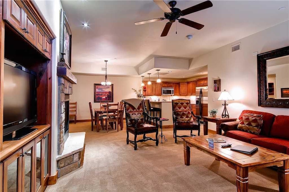 5103 Emerald Lodge, Trappeur's Crossing Apartment 4