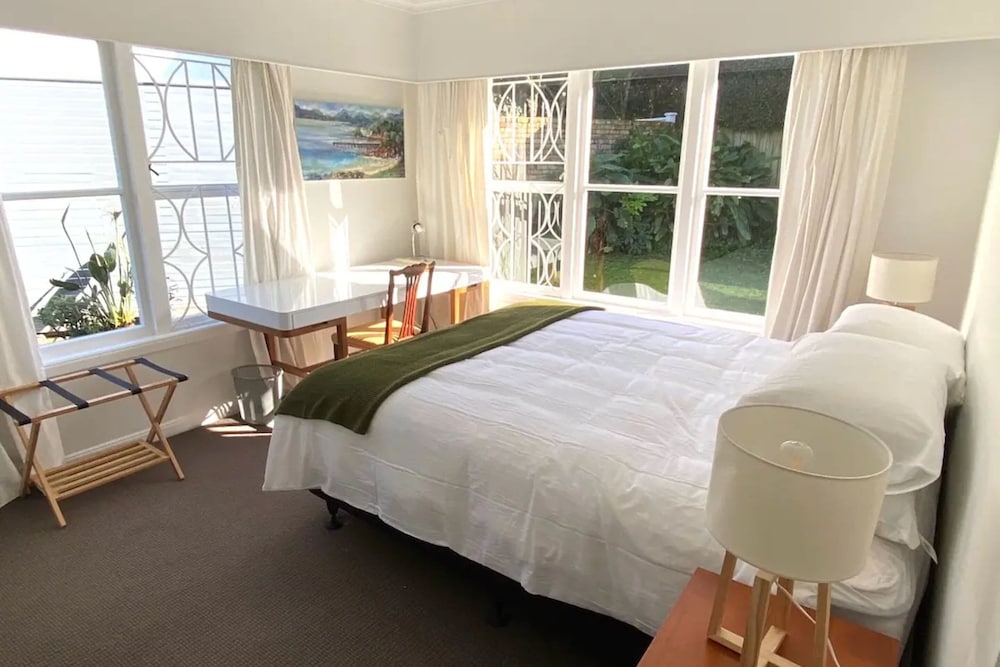 Lovely 2 Bedroom Apartment in Quiet Parnell view 2