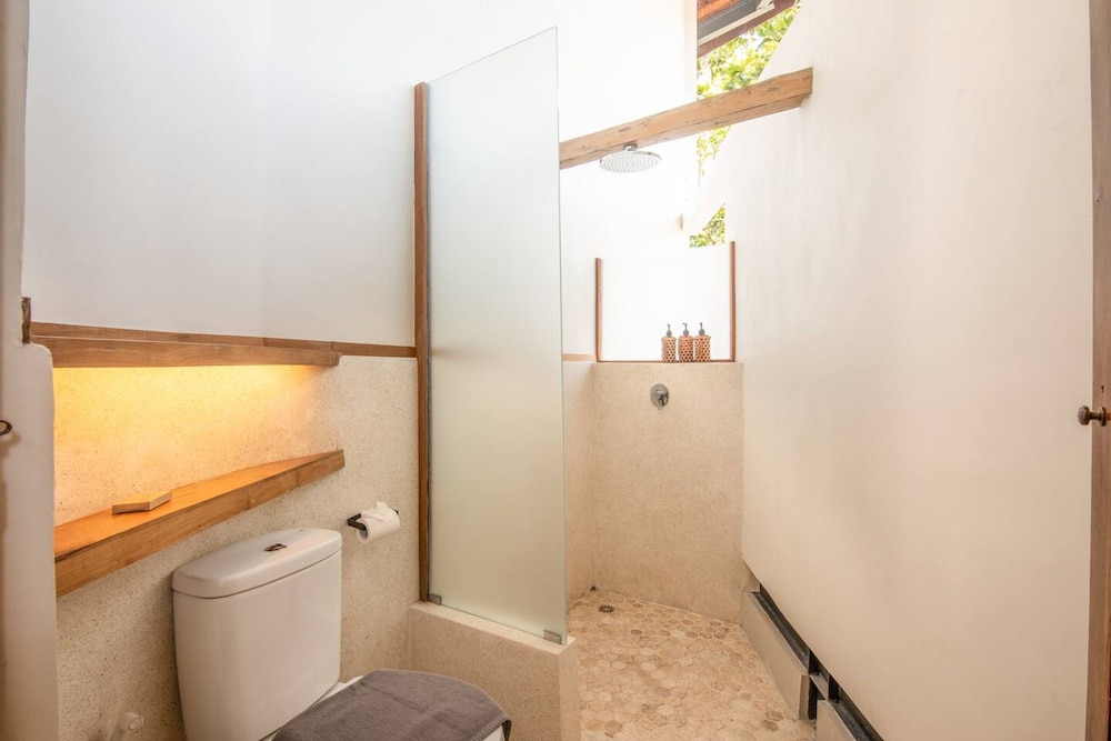 BA Villa 8 1 BR Villa 800 to Echo Beac Elegant 1-br Villa With Pool 800m to Echo Beach