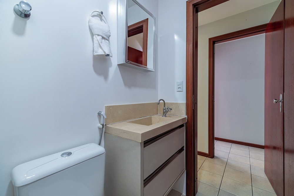 Apt w/ Balcony 150m From Sea Meia Praia Rcb405