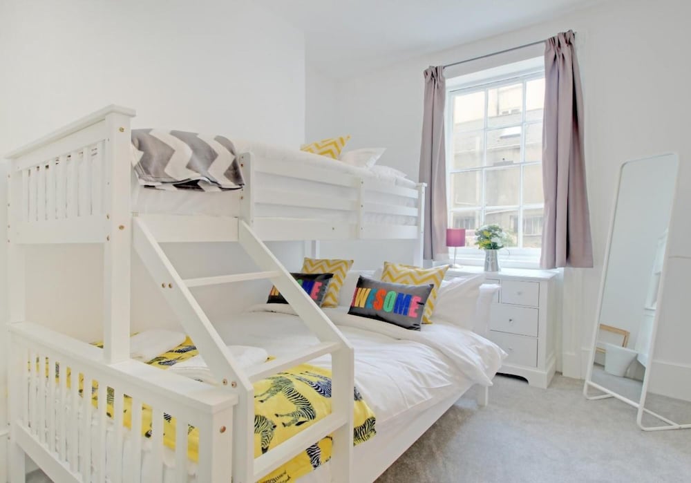 Beside the Seaside Apartment - Sleeps 2 to 4 Guests - Fast Wifi view 3