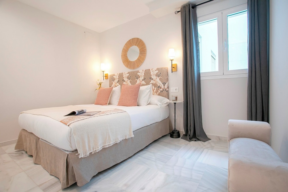 Magnificent 2 bd Apartment Facing the Cathedral Constituci n III
