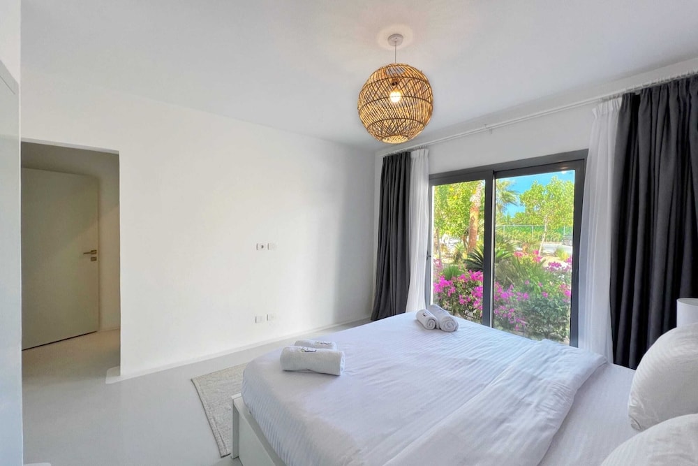 Xuru Stays I Lagoonfront Easy 1bdr @ Swan Lake El Gouna