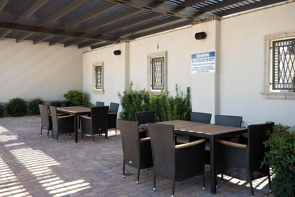 Desert Jewel With Private Gym And Pool 4 Bedroom Townhouse