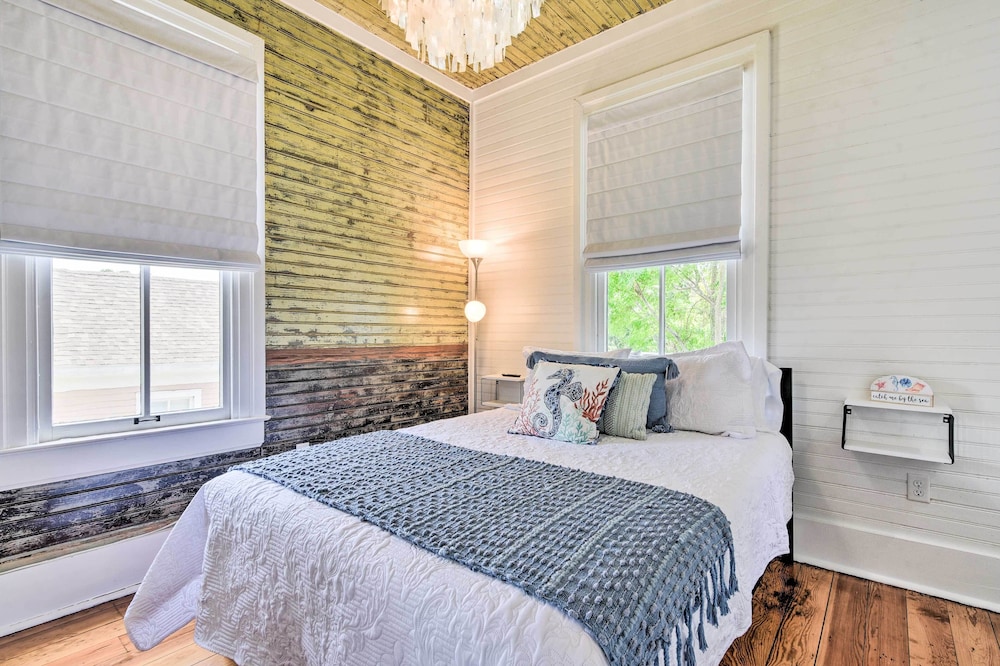 Walk to The Strand: Historic Galveston Home! view 3