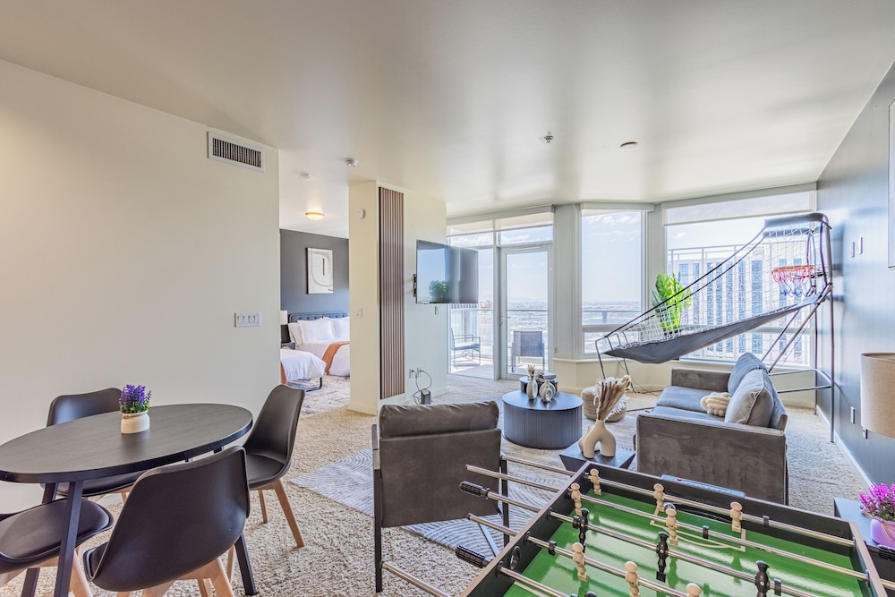 ROVE LIVING/KL - 44 Monroe
