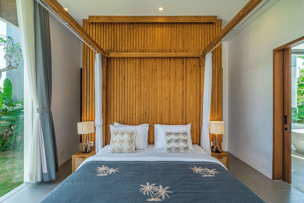 Villa Bedawang - 4BR Villa Seminyak
